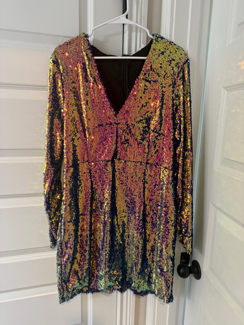 Sequin Long Sleeve V-Neck Party Dress in Iridescent Gold-Purple